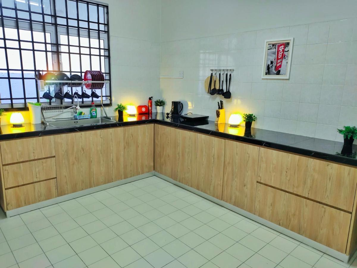 Semi-Detached, Up To 21 Pax, 4 Bedrooms, 3 Bathrooms, 4 Car Parks By Star Home Bayan Lepas Ngoại thất bức ảnh