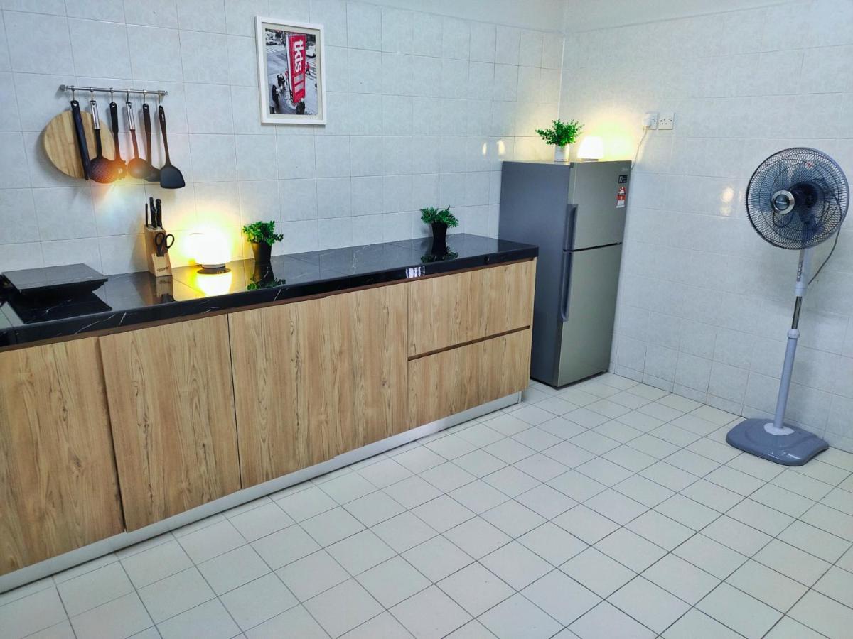 Semi-Detached, Up To 21 Pax, 4 Bedrooms, 3 Bathrooms, 4 Car Parks By Star Home Bayan Lepas Ngoại thất bức ảnh