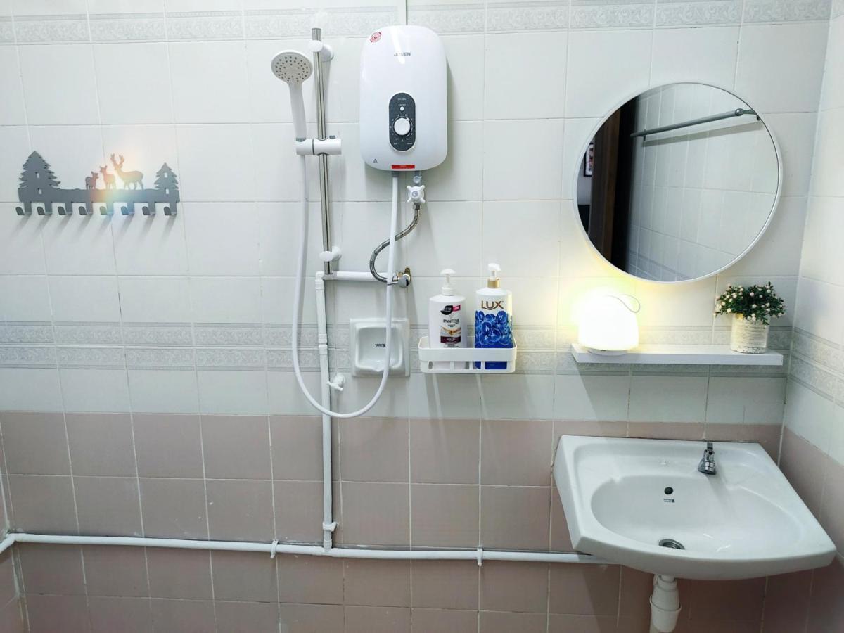 Semi-Detached, Up To 21 Pax, 4 Bedrooms, 3 Bathrooms, 4 Car Parks By Star Home Bayan Lepas Ngoại thất bức ảnh