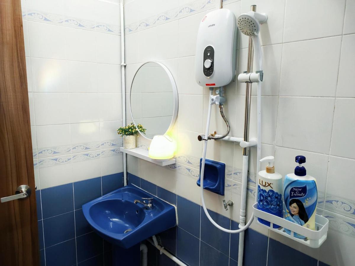 Semi-Detached, Up To 21 Pax, 4 Bedrooms, 3 Bathrooms, 4 Car Parks By Star Home Bayan Lepas Ngoại thất bức ảnh